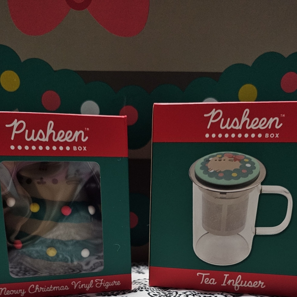 Pusheen Holiday vinyl figure & Tea Infuser